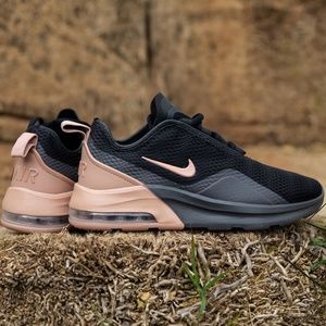 Nike Air Max Motion 2 Sneakers